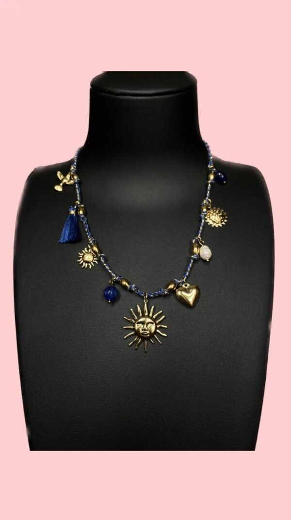 Collier Blue